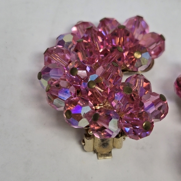 VINTAGE ALICE CAVINESS PINK CRYSTAL CLUSTER COMMA CLIP ON EARRINGS WOMEN JEWELRY - Picture 3 of 13